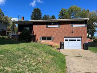 423 Sharon, Moon/crescent Twp, PA 15108