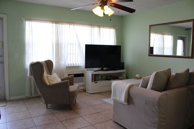 333 Northampton Q, West Palm Beach, FL 33417