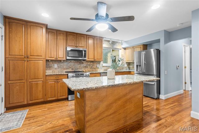 70 Glen Cove Drive, Chesterfield, MO 63017