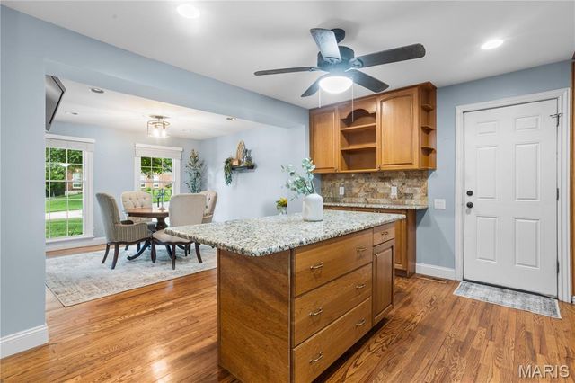 70 Glen Cove Drive, Chesterfield, MO 63017