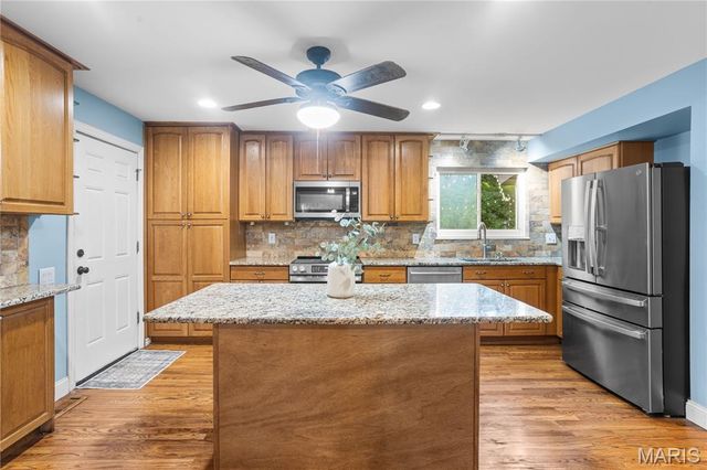 70 Glen Cove Drive, Chesterfield, MO 63017