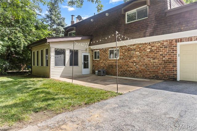 70 Glen Cove Drive, Chesterfield, MO 63017