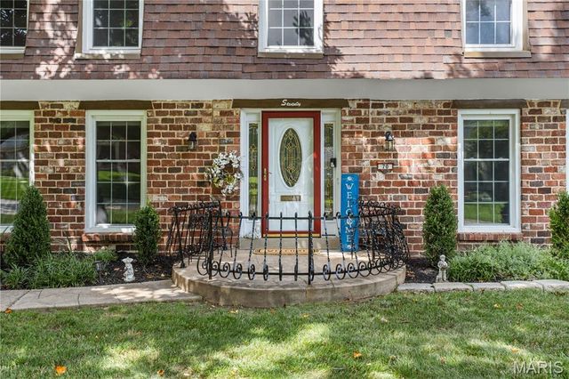 70 Glen Cove Drive, Chesterfield, MO 63017