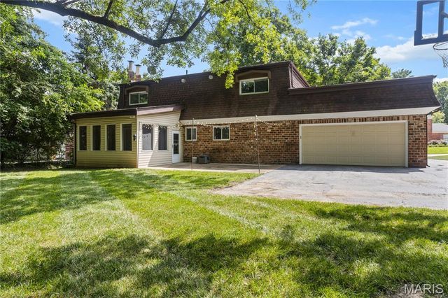 70 Glen Cove Drive, Chesterfield, MO 63017