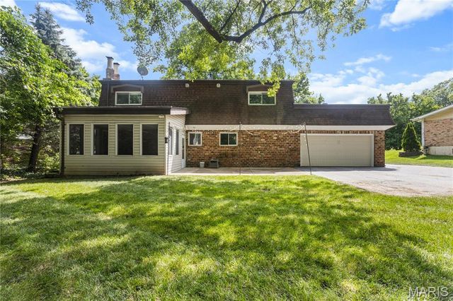 70 Glen Cove Drive, Chesterfield, MO 63017