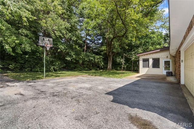 70 Glen Cove Drive, Chesterfield, MO 63017