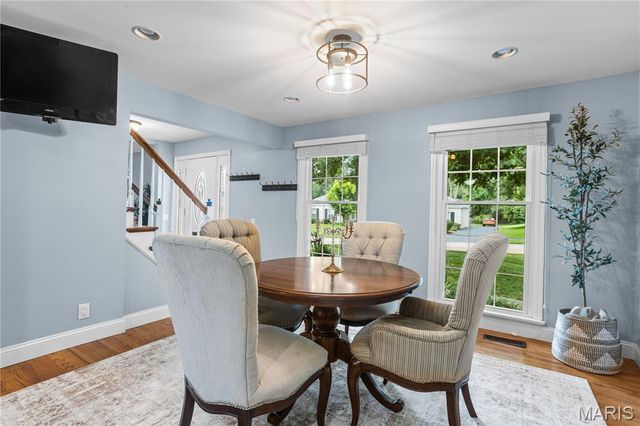 70 Glen Cove Drive, Chesterfield, MO 63017