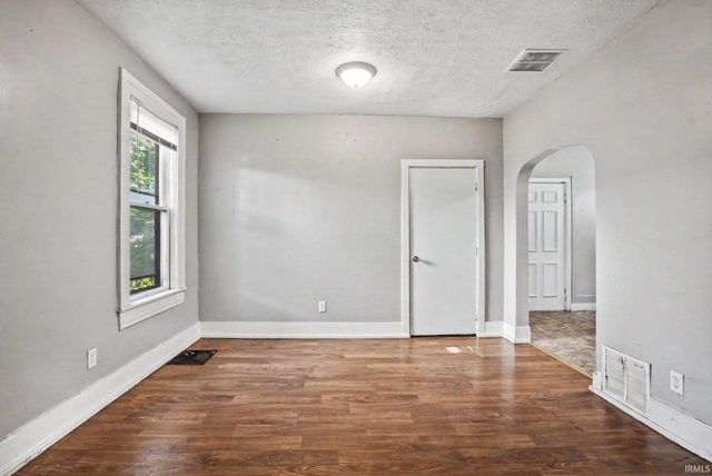 922 E Grove Street, Mishawaka, IN 46545