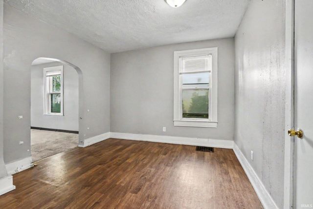 922 E Grove Street, Mishawaka, IN 46545