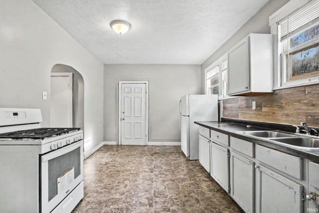 922 E Grove Street, Mishawaka, IN 46545