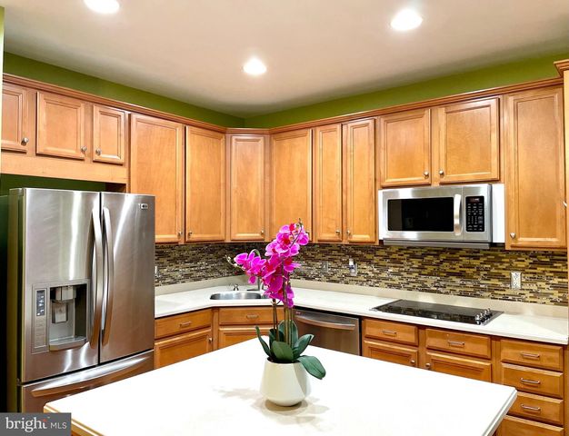 9135 SILVERSHADOW CT, Lorton, VA 22079