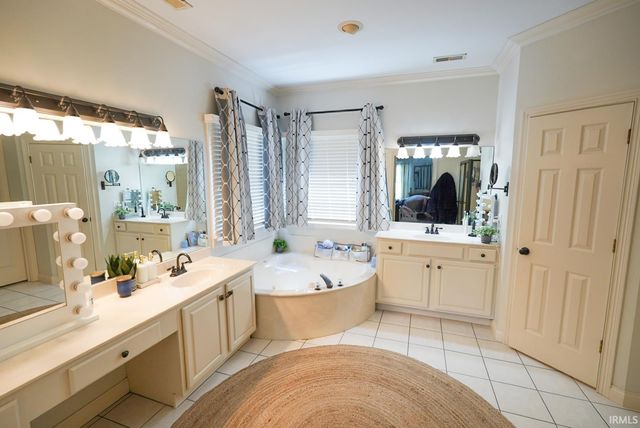 4266 Windhill Lane, Newburgh, IN 47630
