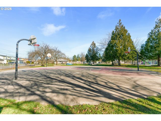 8114 Se 63RD Ave, Portland, OR 97206