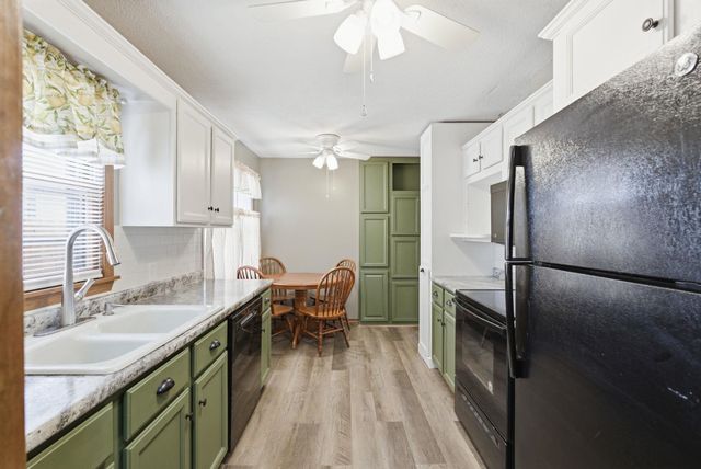 1612 W 29th St S, Wichita, KS 67217