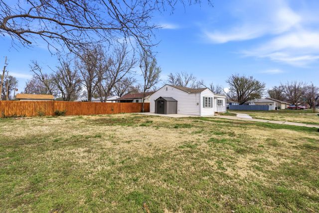 1612 W 29th St S, Wichita, KS 67217