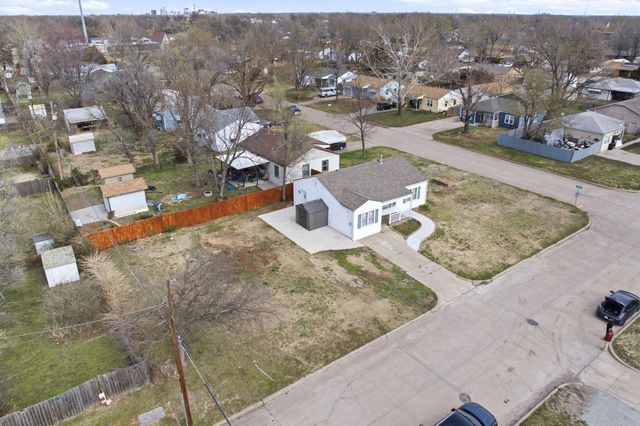 1612 W 29th St S, Wichita, KS 67217