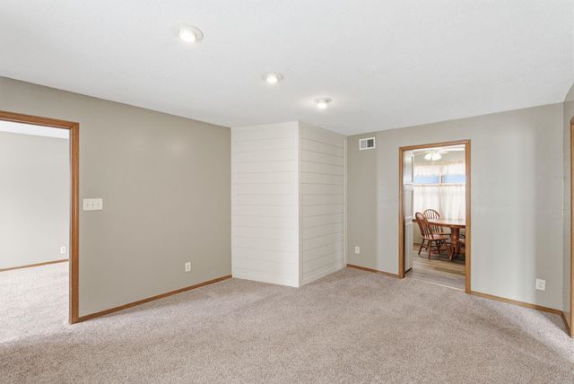 1612 W 29th St S, Wichita, KS 67217