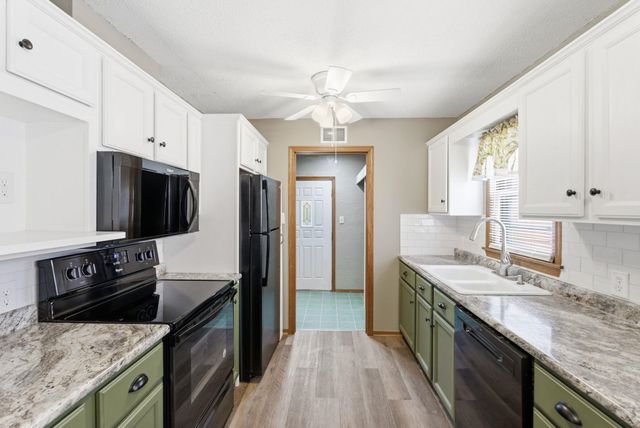 1612 W 29th St S, Wichita, KS 67217