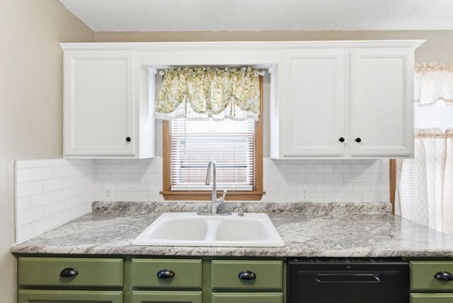 1612 W 29th St S, Wichita, KS 67217