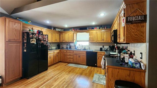 19504 Woodsbury Street, Independence, MO 64058