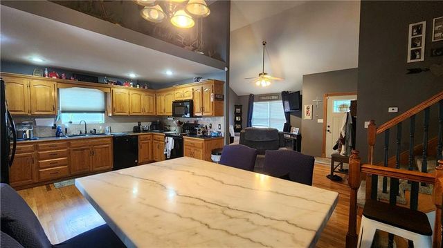 19504 Woodsbury Street, Independence, MO 64058