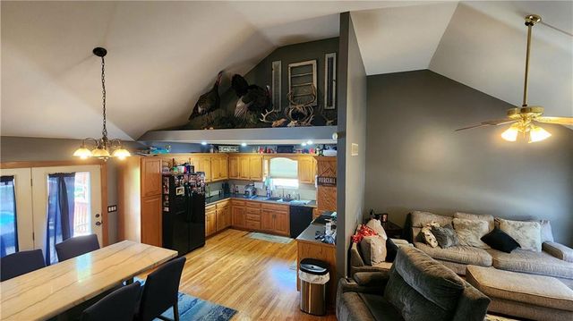 19504 Woodsbury Street, Independence, MO 64058