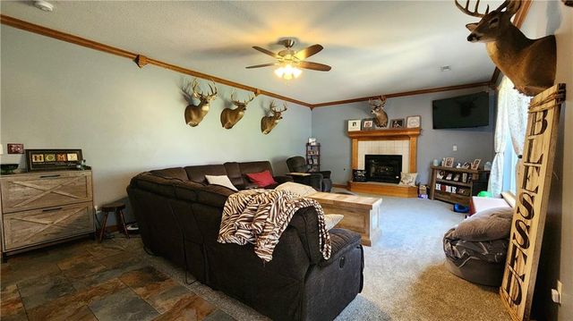 19504 Woodsbury Street, Independence, MO 64058