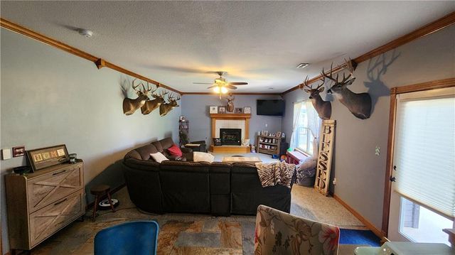 19504 Woodsbury Street, Independence, MO 64058