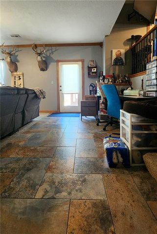 19504 Woodsbury Street, Independence, MO 64058
