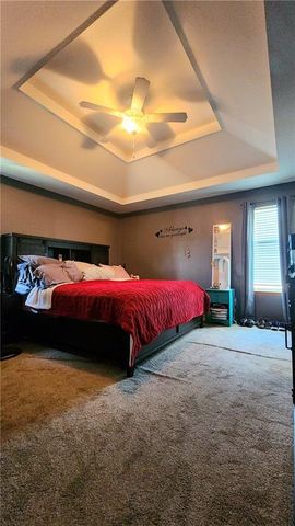 19504 Woodsbury Street, Independence, MO 64058