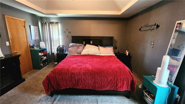 19504 Woodsbury Street, Independence, MO 64058