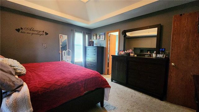 19504 Woodsbury Street, Independence, MO 64058