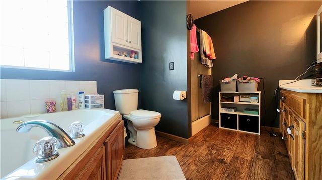 19504 Woodsbury Street, Independence, MO 64058