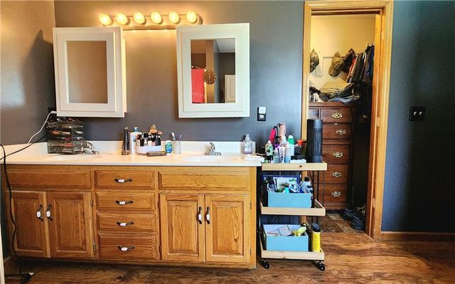 19504 Woodsbury Street, Independence, MO 64058