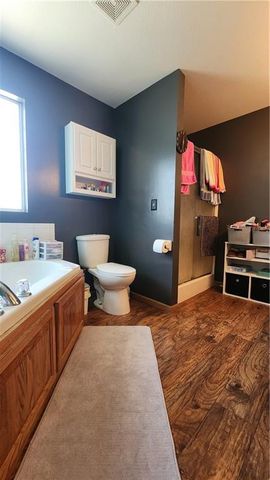 19504 Woodsbury Street, Independence, MO 64058