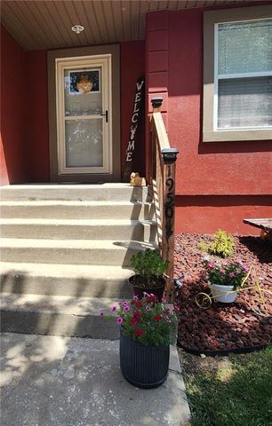 19504 Woodsbury Street, Independence, MO 64058