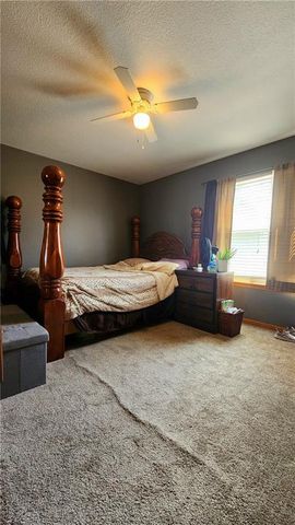 19504 Woodsbury Street, Independence, MO 64058
