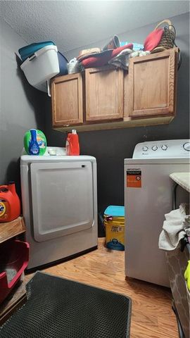 19504 Woodsbury Street, Independence, MO 64058