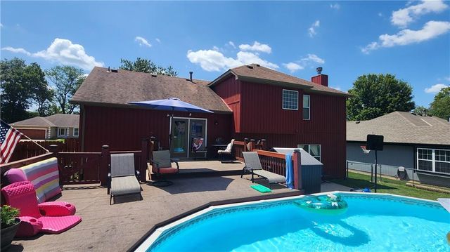 19504 Woodsbury Street, Independence, MO 64058