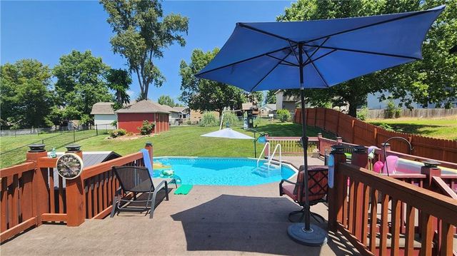 19504 Woodsbury Street, Independence, MO 64058