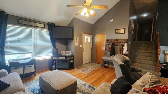 19504 Woodsbury Street, Independence, MO 64058