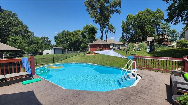 19504 Woodsbury Street, Independence, MO 64058