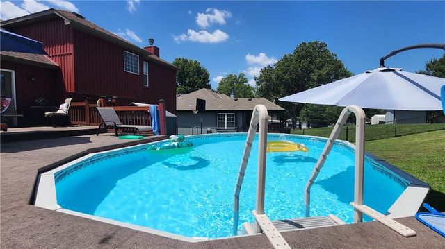 19504 Woodsbury Street, Independence, MO 64058