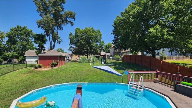 19504 Woodsbury Street, Independence, MO 64058