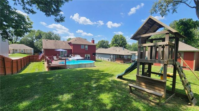 19504 Woodsbury Street, Independence, MO 64058