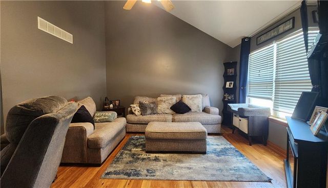 19504 Woodsbury Street, Independence, MO 64058