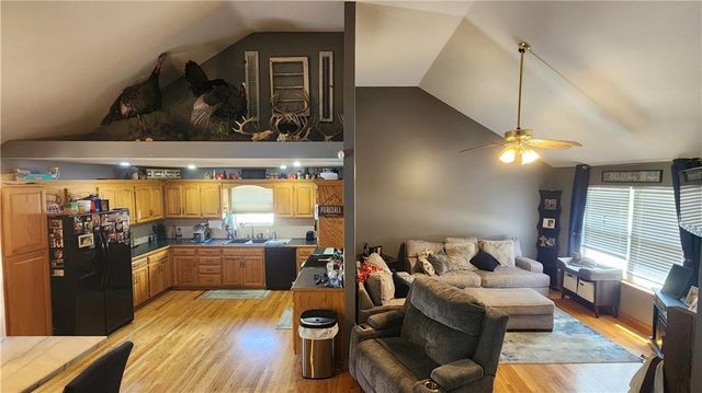 19504 Woodsbury Street, Independence, MO 64058