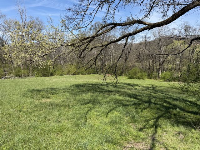 23 Fly Rd, Santa Fe, TN 38482