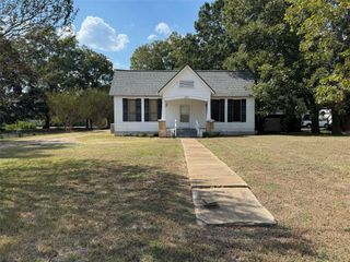 405 S 10th Street, Crockett, TX 75835