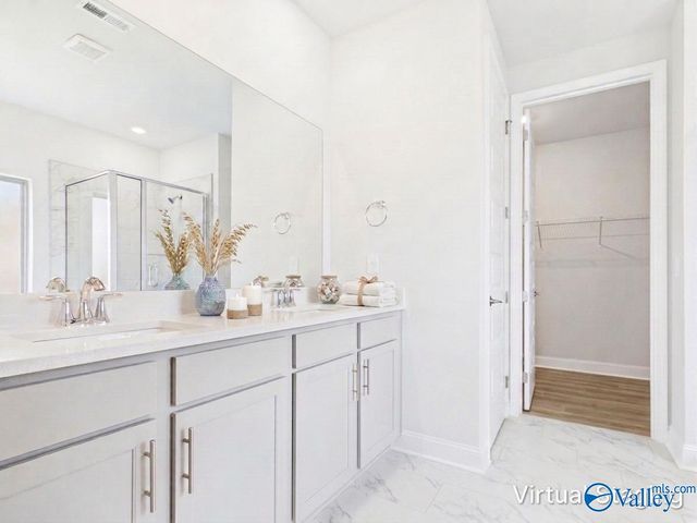 22567 Donahue Drive, Athens, AL 35613